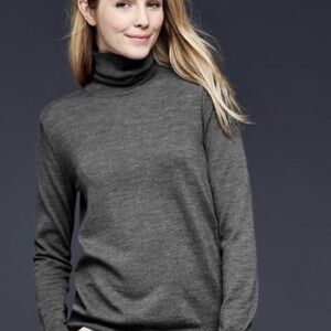 Classic Gray Turtleneck Sweater - Women